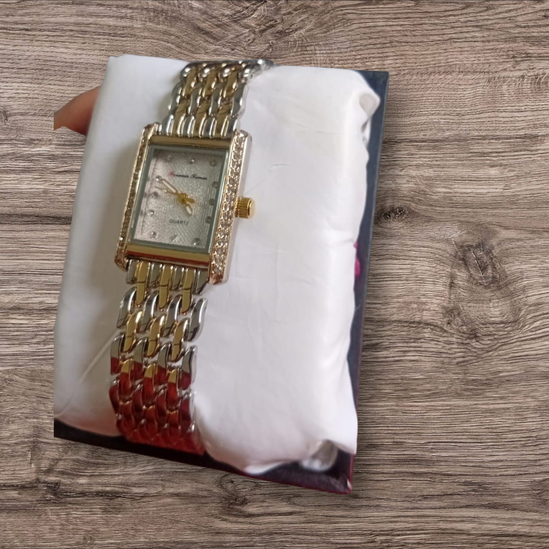 Quartz-Gold watch with a textured face