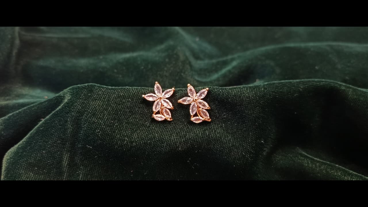 Gold-Studded Flower Zircon Earrings