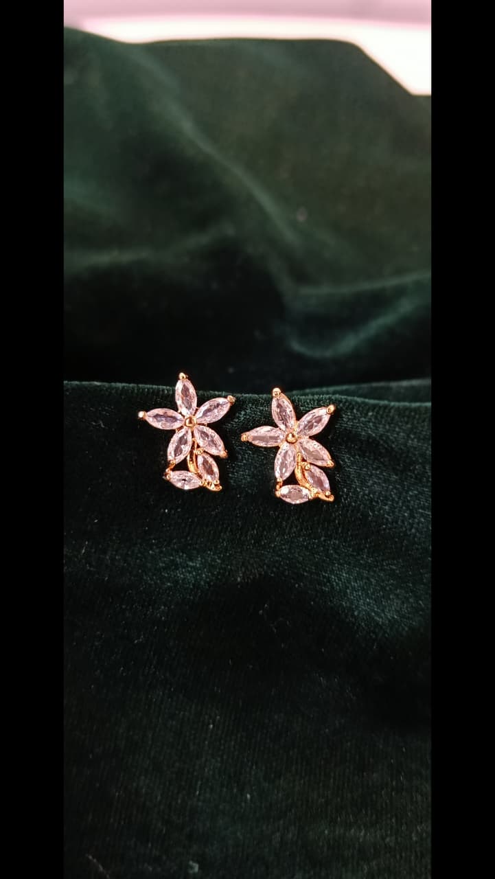 Gold-Studded Flower Zircon Earrings