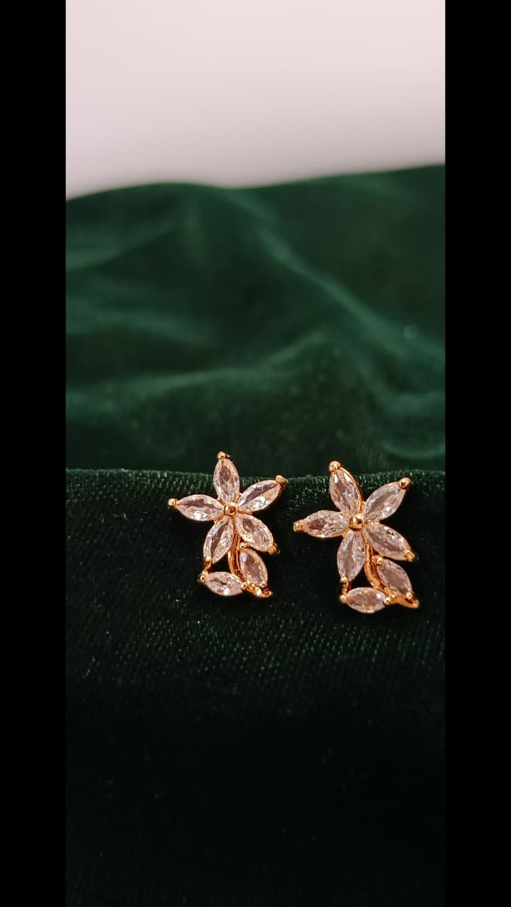 Gold-Studded Flower Zircon Earrings